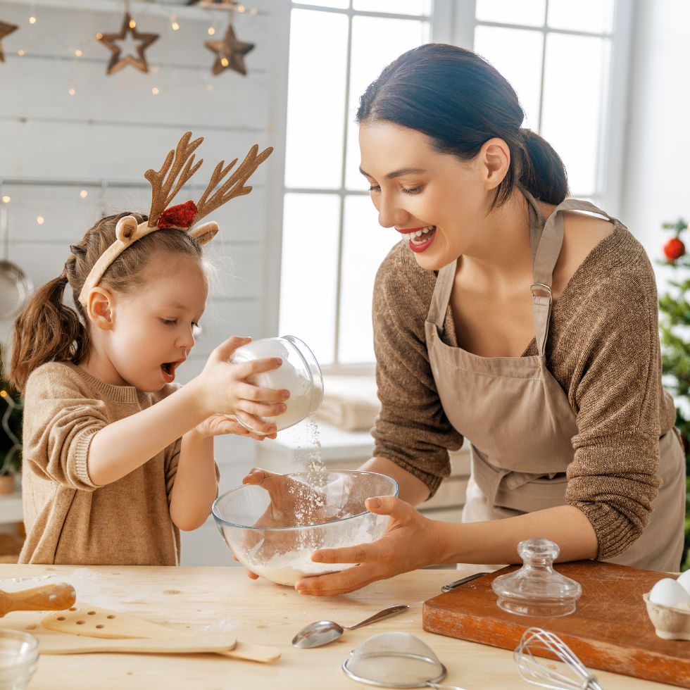 Haberfellner: Frau mit Kind beim backen