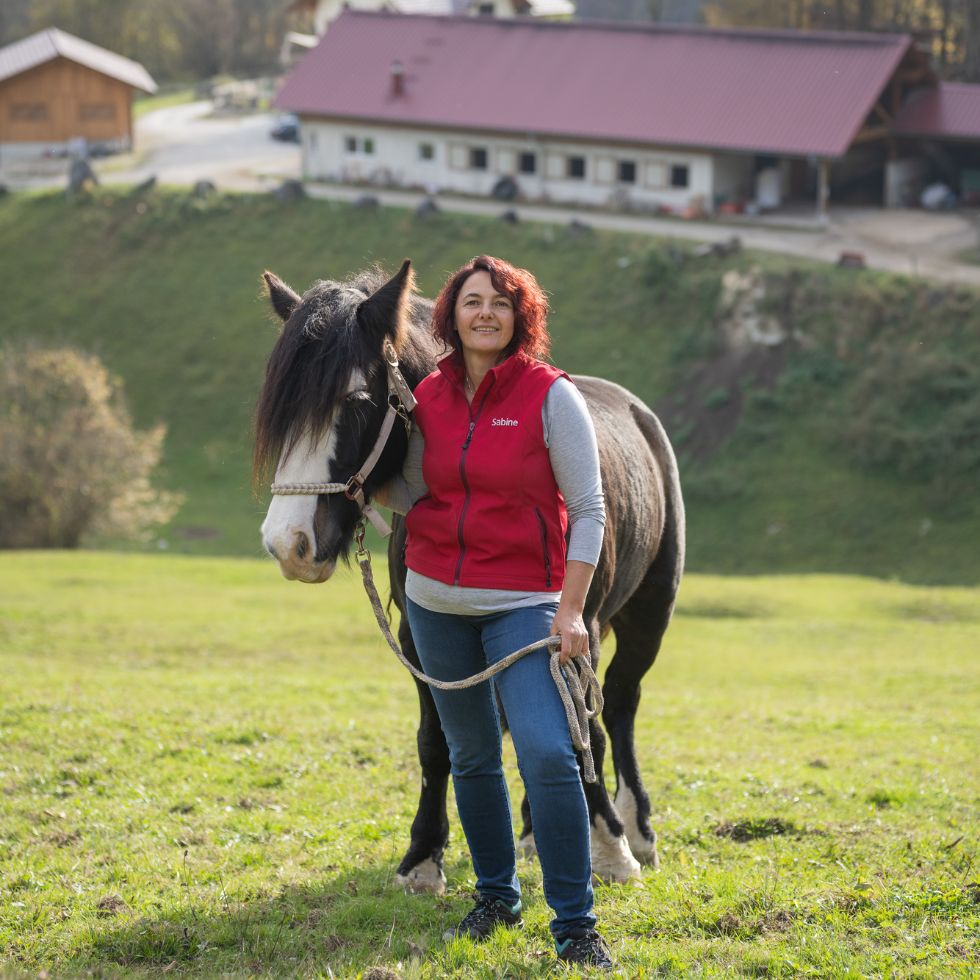 Sabine Sieberer am Pferdehof in Steyrling