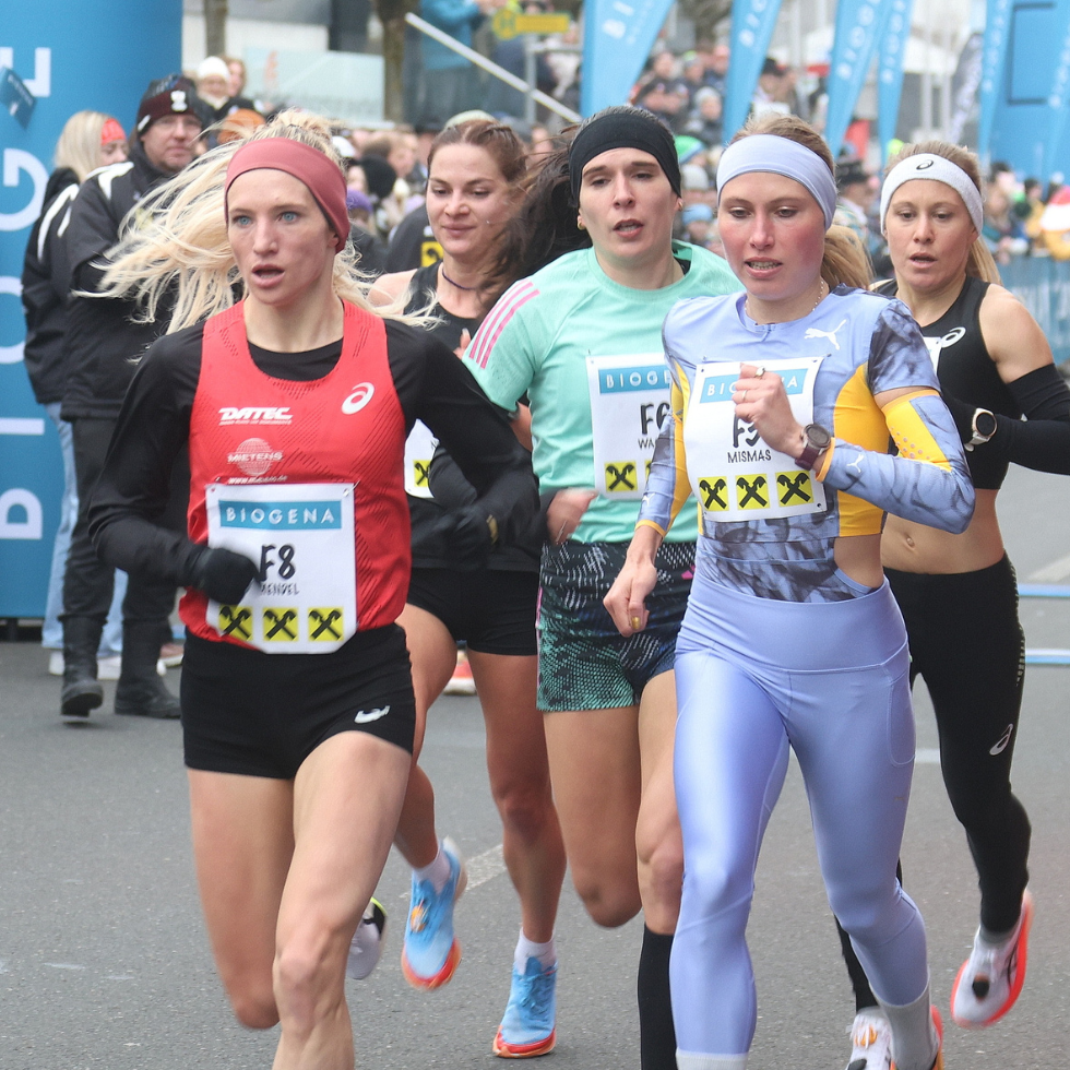 Athletinnen beim Silvesterlauf in Peuerbach