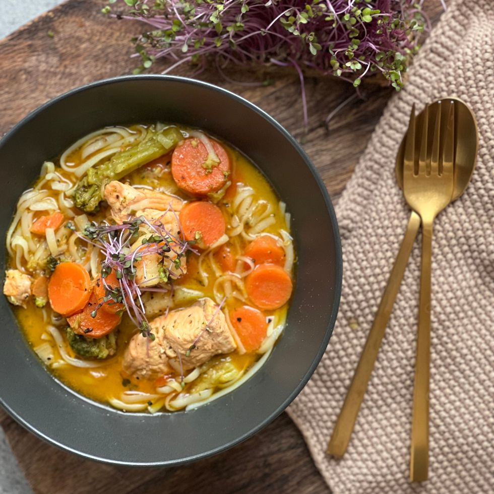 Fisch als Superfood: asiatischer Fisch Curry One Pot.