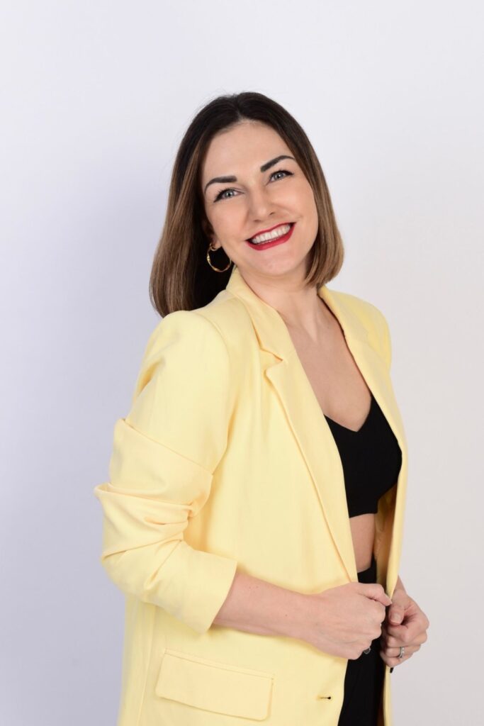 Auf ihrem Business-Account verzeichnet Ksenia mehr als 15.000 Follower.
Am 16. Mai wird die studierte Pädagogin ihr Wissen in einem spannenden Impulsvortrag bei „Die Nacht der Frau“ im Restaurant Glorious Bastards in Linz (Beginn 18 Uhr) weitergeben. @ Fotostudio Studioline Sindelfingen