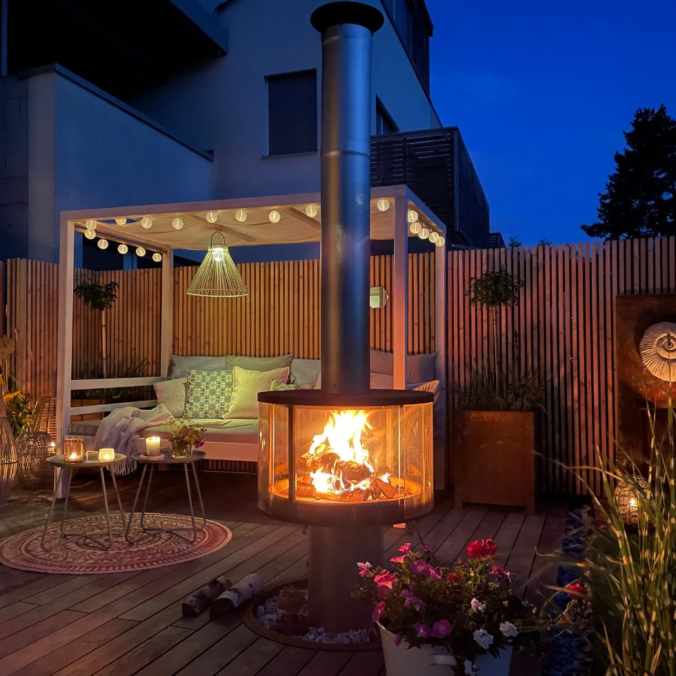 EINLADEND. Diese Terrasse in Linz zeigt, wie mit einfachen Mitteln eine einladende Atmosphäre gestaltet werden kann, geplant von The Heartgardener.