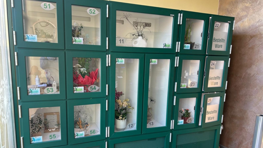Blumen Catrin: Blumenautomat mit frischen Sträußen und handgefertigten Dekoartikeln.