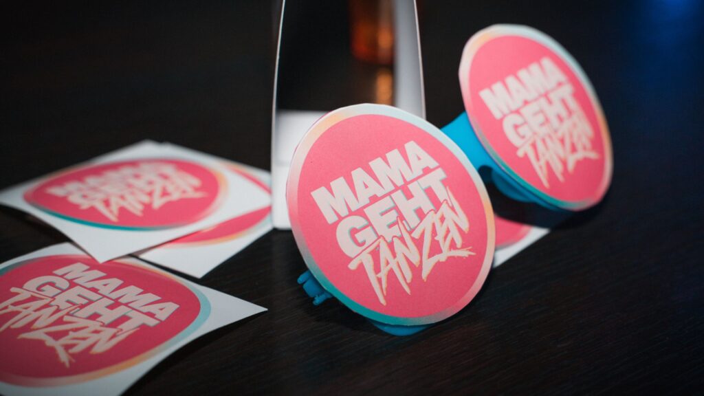 "Mama geht Tanzen"-Eventstickers
