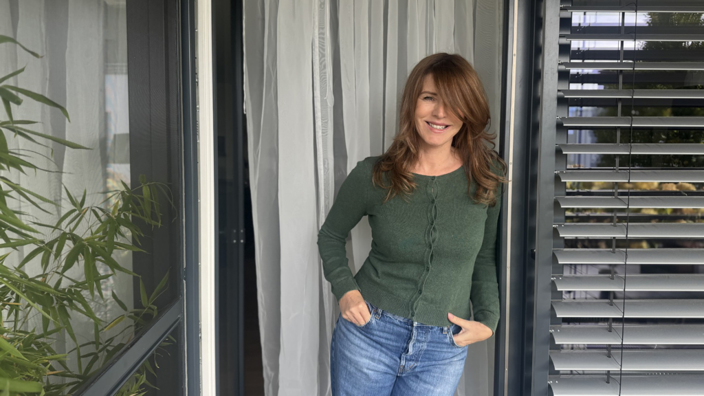 Elisabeth Klopf auf ihrer Terrasse.