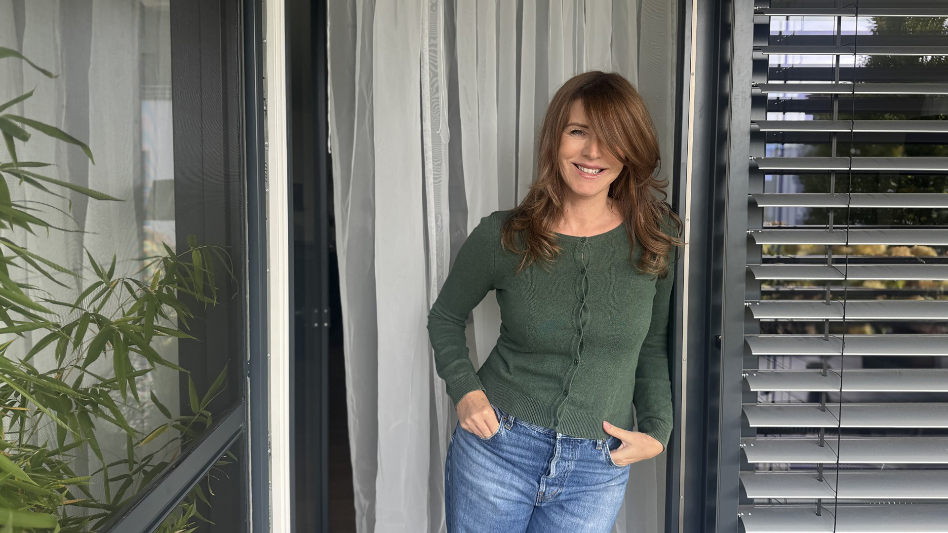 Elisabeth Klopf auf ihrer Terrasse.