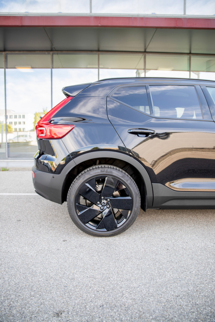 Volvo EX40: Das Auto von der Seite