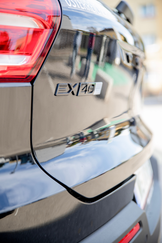Volvo EX40: Nahaufnahme von "EX40"