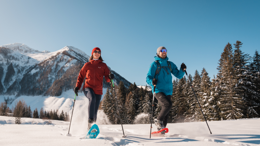Sanfter Wintertourismus: Spaß beim Schneeschuhwandern