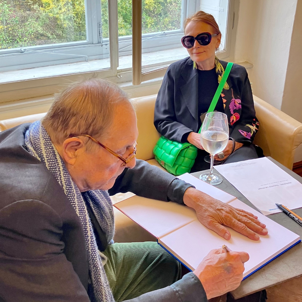 Christian Ludwig Attersee mit Kunstkennerin und Partnerin  Ingried Brugger an der Seite.