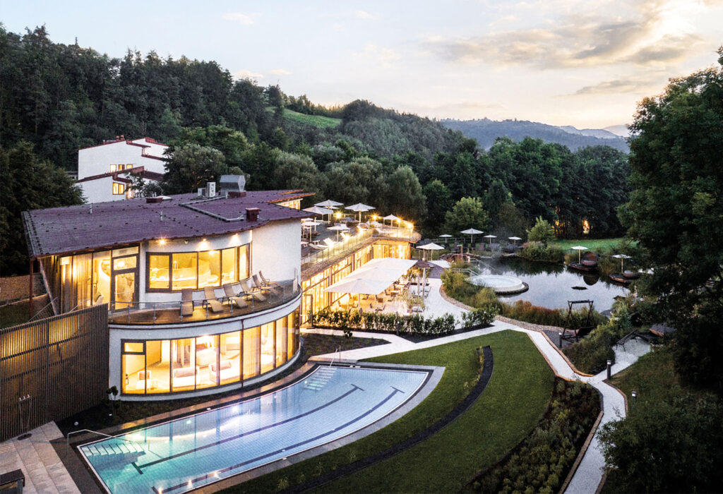 Außenansicht von der Heiltherme Bad Waltersdorf