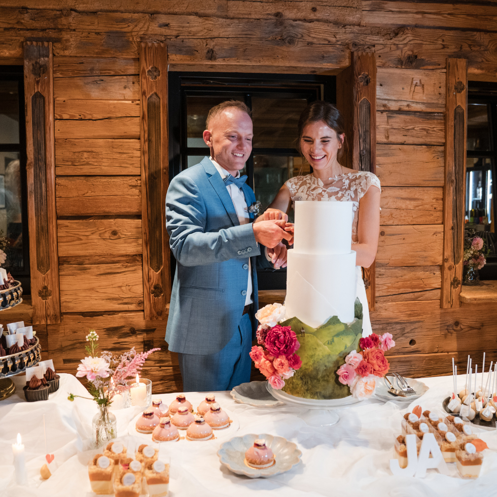 sag-JA-Hochzeit gewonnen. Ein Highlight von vielen: Das Anschneiden der Hochzeitstorte.