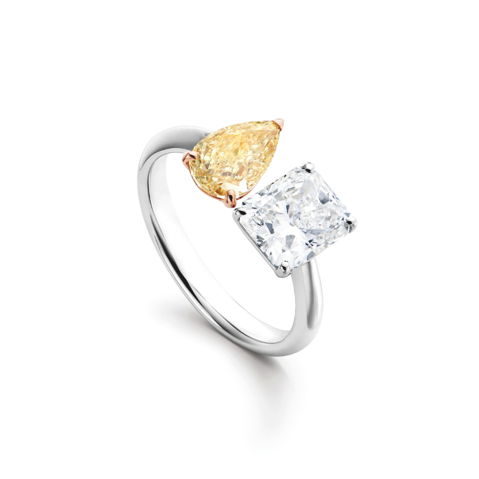Toi et moi: Ring 18K Weißgold 2,01 ct. 
Diamant im Radiantschliff und 
1,11 ct. Tropfen-Schliff von Bucherer Fine Jewellery