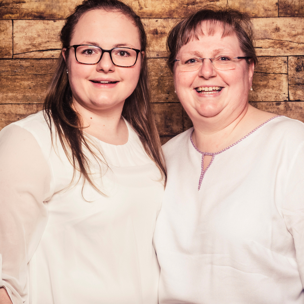 Magdalena und Erika Harrer vom Biohof Harrer in Meggenhofen