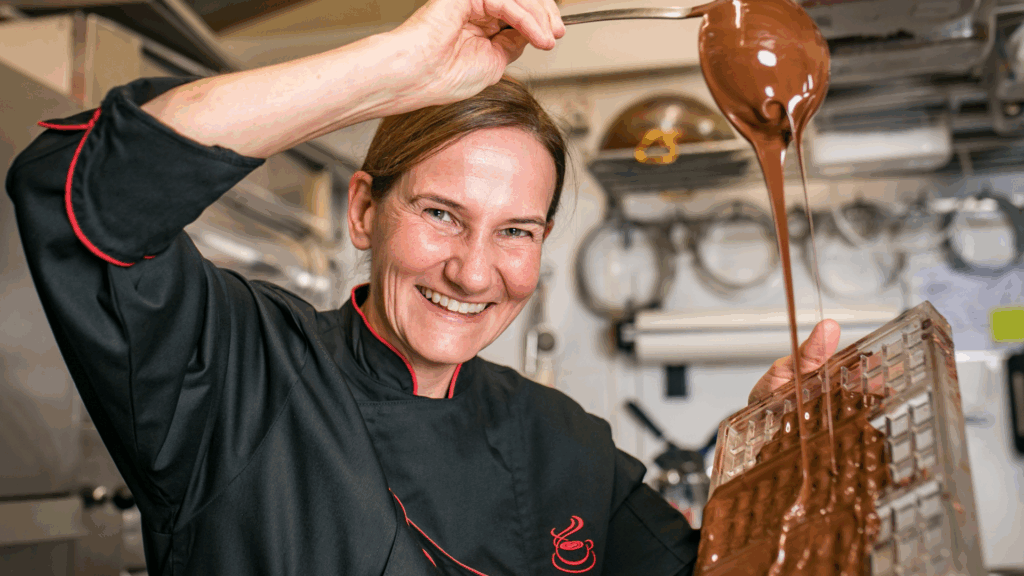 Maître Chocolatier Andrea Sturmberger führt den Familienbetrieb in dritter Generation - und das mit Leidenschaft.