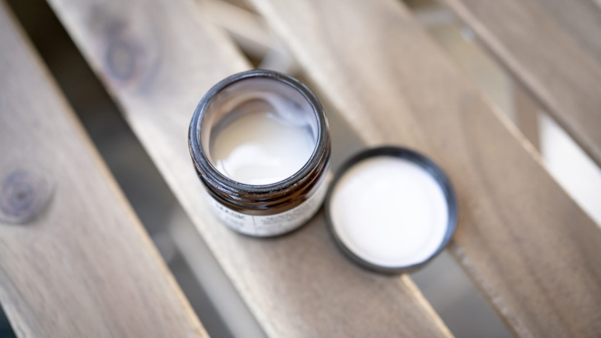 koreanische Hautpflege Trends 2026: offene Gesichtscreme