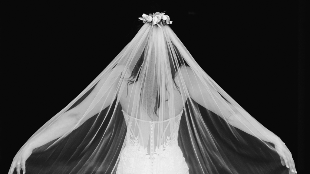 Out Now April-Ausgabe: Braut