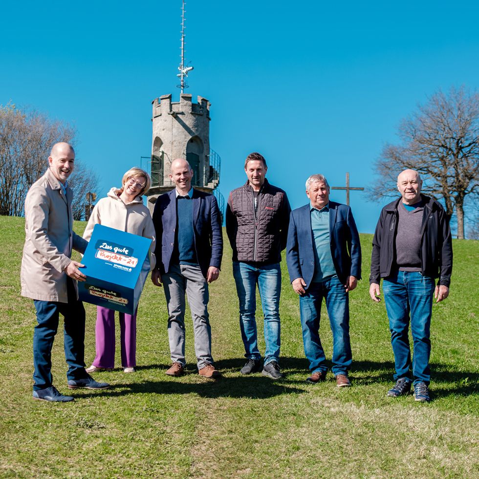 In Stroheim wird die Sanierung der Aussichtswarte Mayrhoferberg durch Projekt-21 ermöglicht.