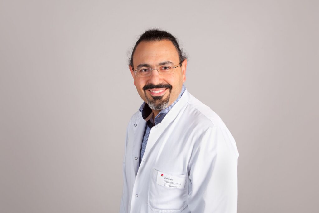 Suchtexperte Dr. Kurosch Yazdi-Zorn, Primar der Klinik für Psychiatrie am Neuromed Campus Linz.