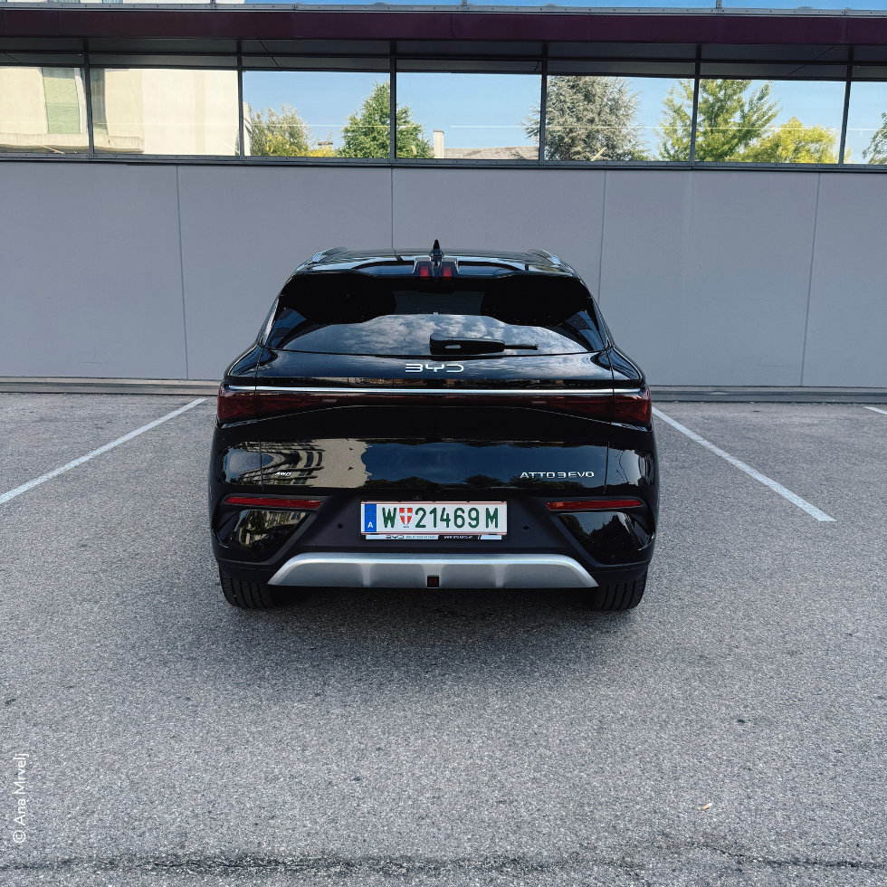 Heckansicht des BYD ATTO 3 EVO