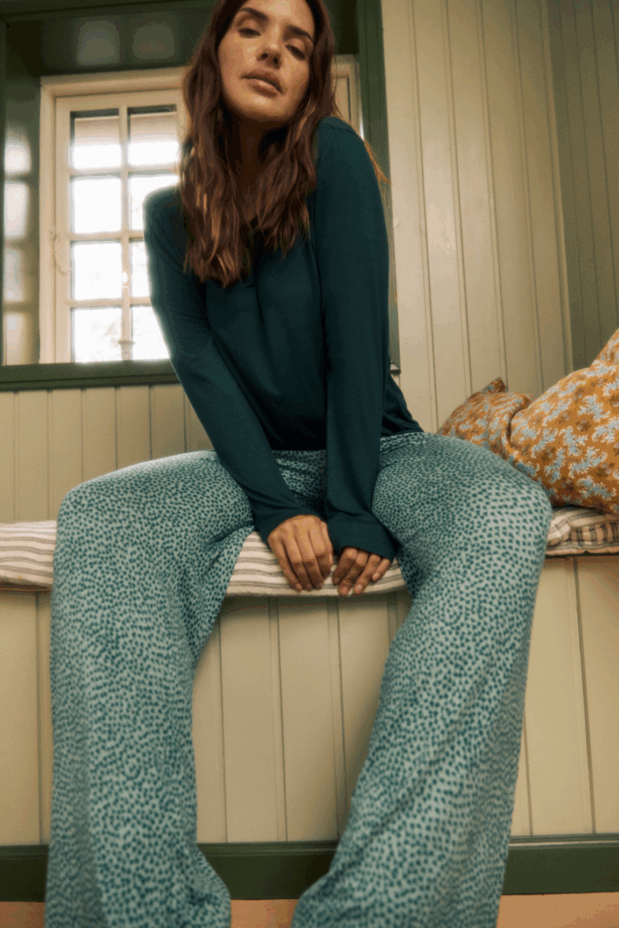 Alba-Set: pyjamahose um € 49,95 und Langarmshirt um € 29,95